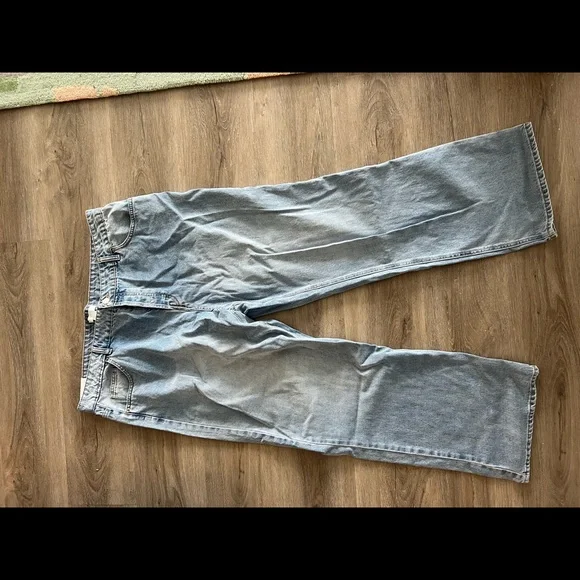 BNWT the viral TikTok H&M jeans! Loose straight high rise jeans - Picture 3 of 5